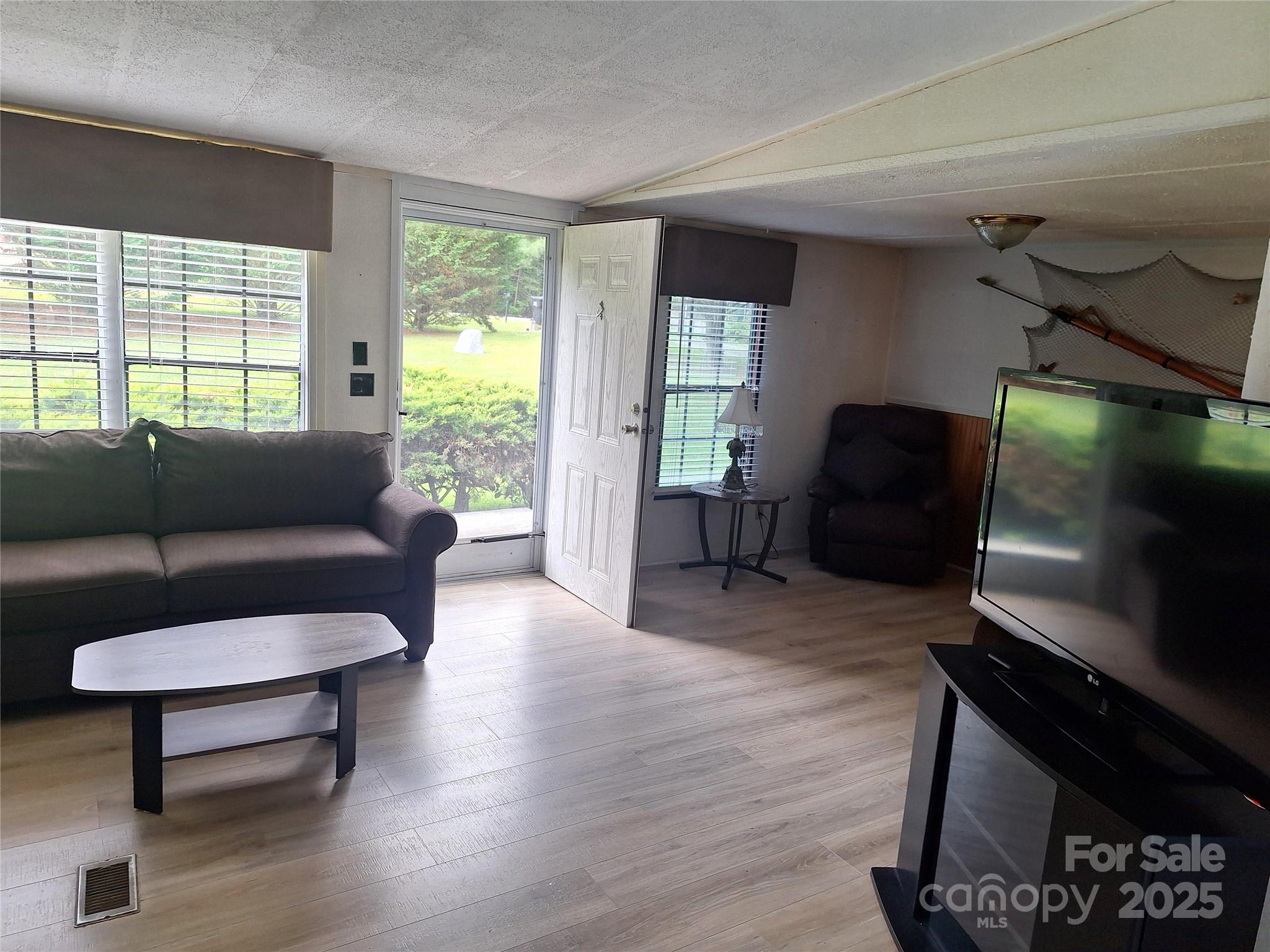 5022 Wrenn Drive