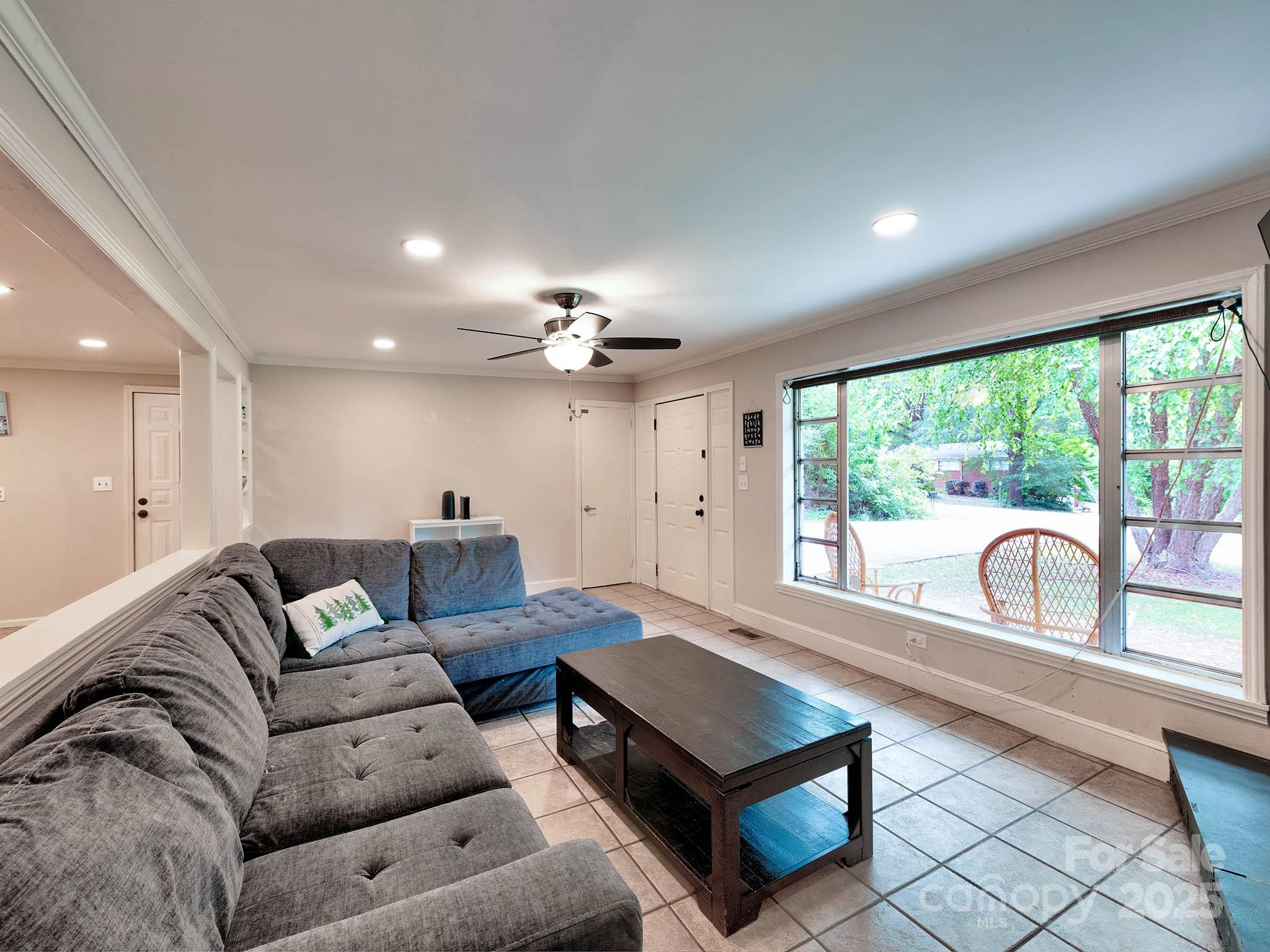 228 Parkwood Drive NW