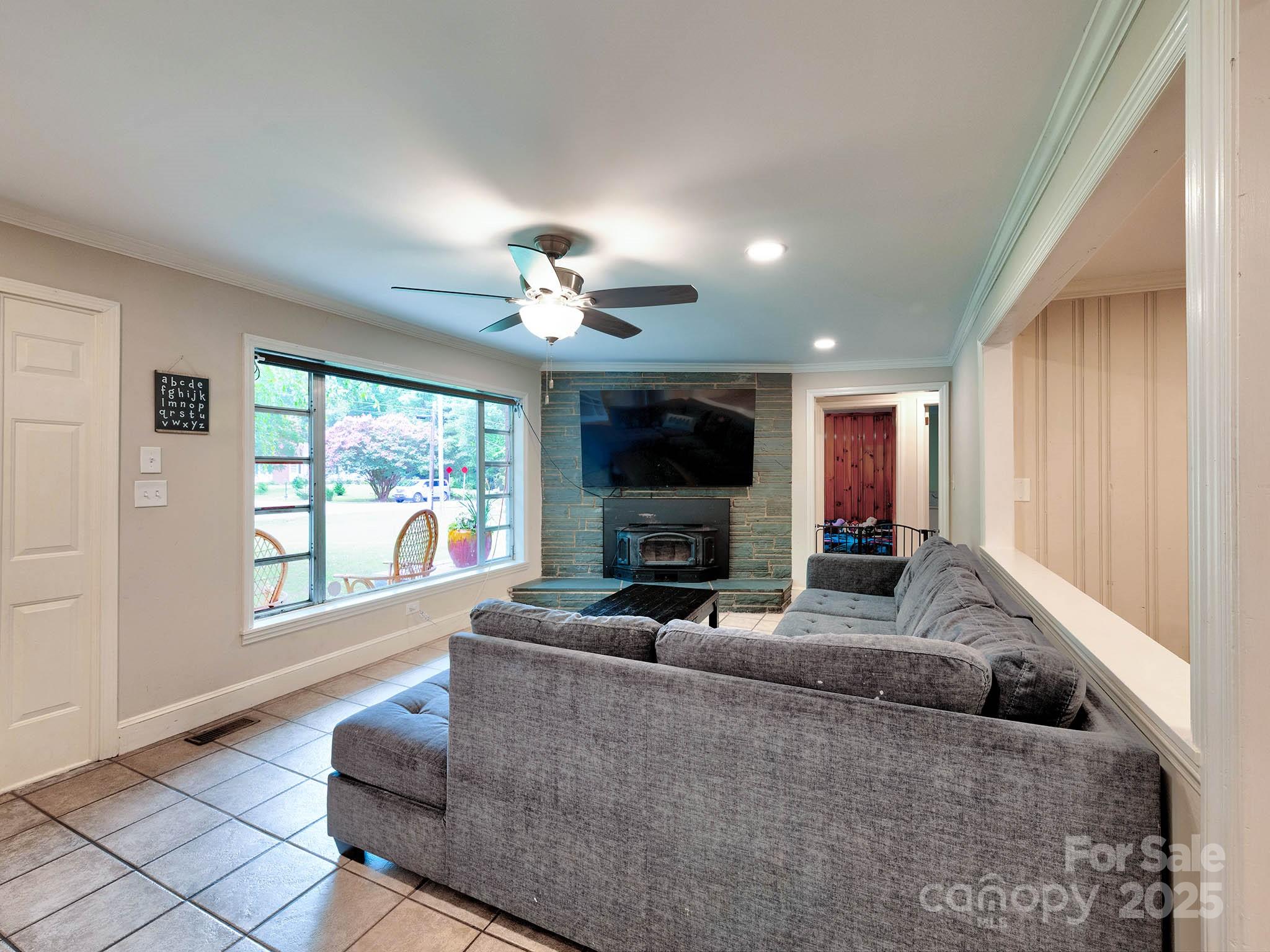228 Parkwood Drive NW