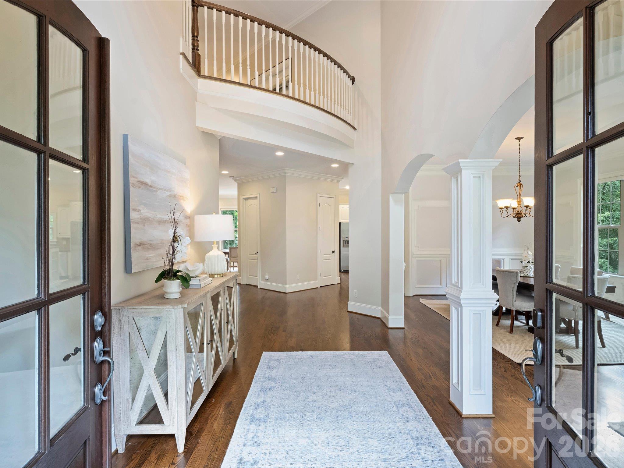 3823 Lakeside Drive