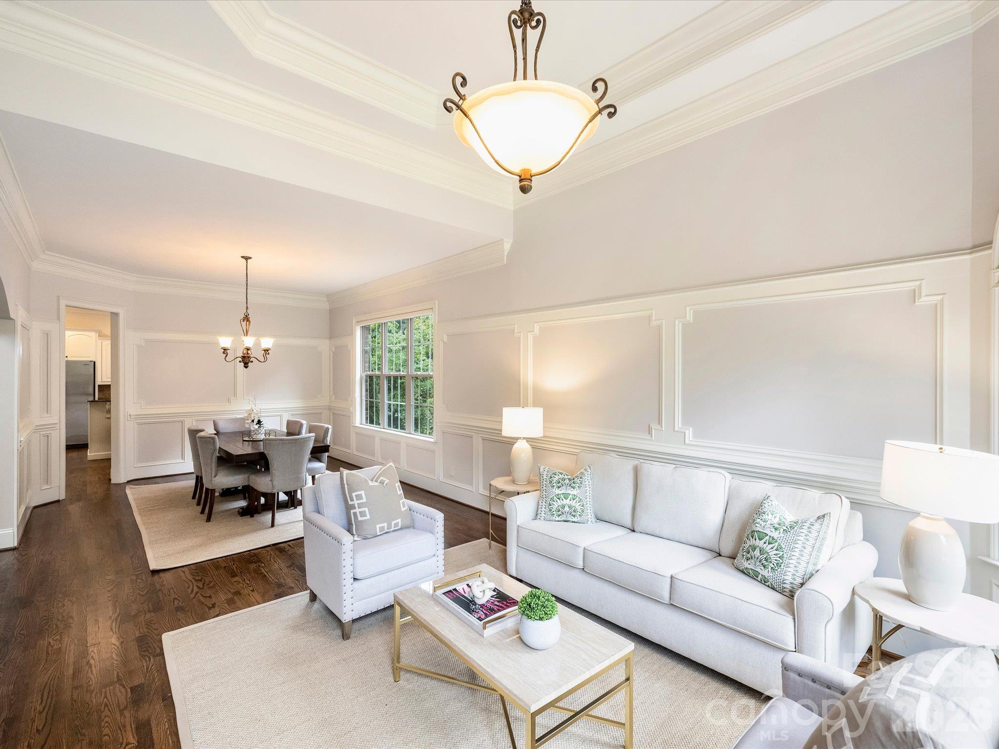 3823 Lakeside Drive