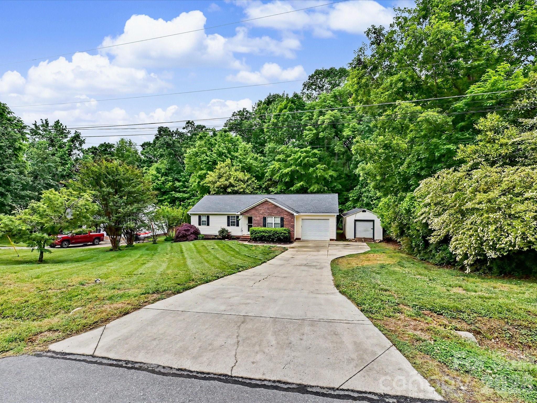 1040 Fox Run Circle SE