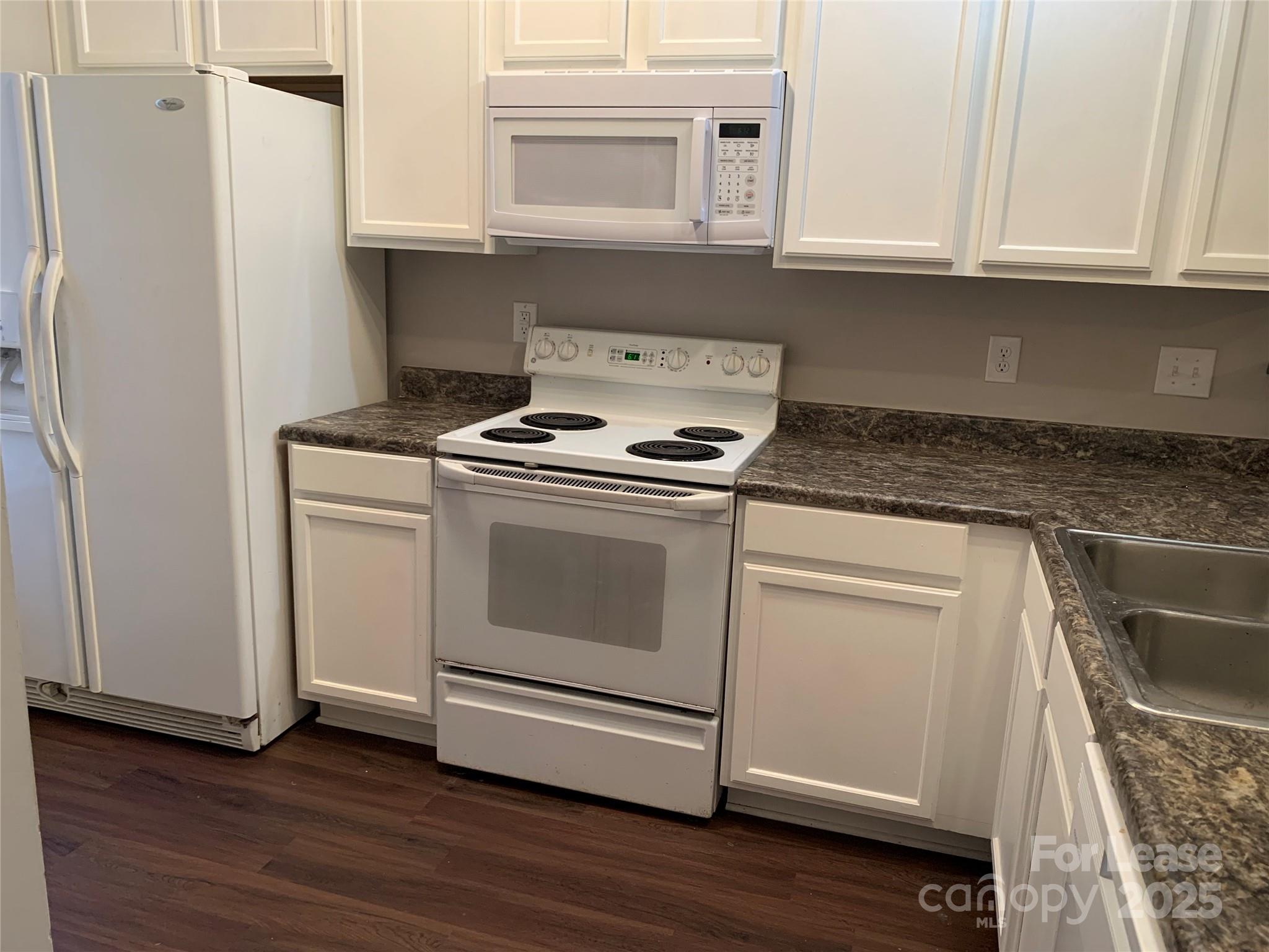 2726 Avalon Loop Road