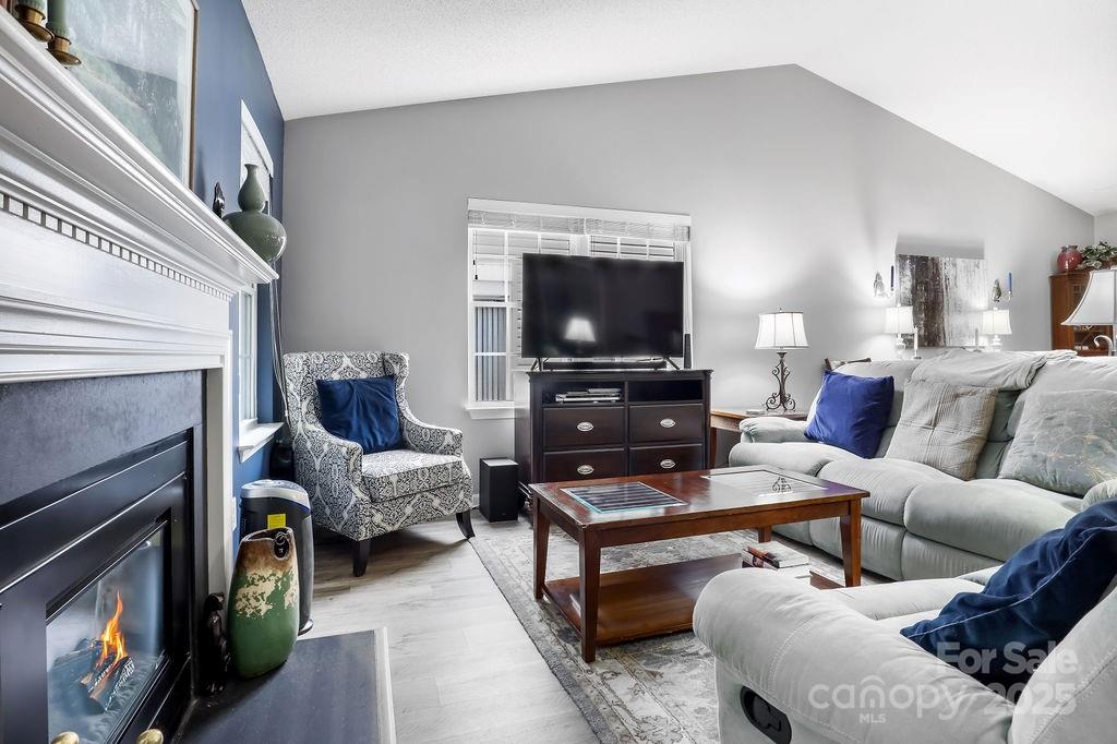 22 S Woodridge View Court