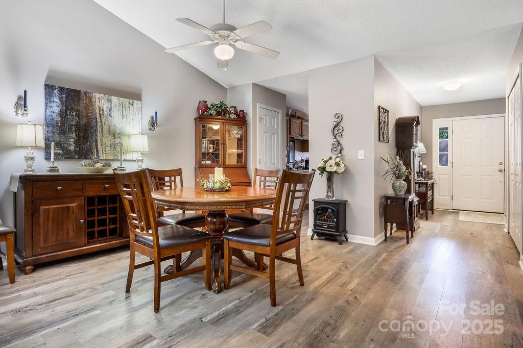 22 S Woodridge View Court