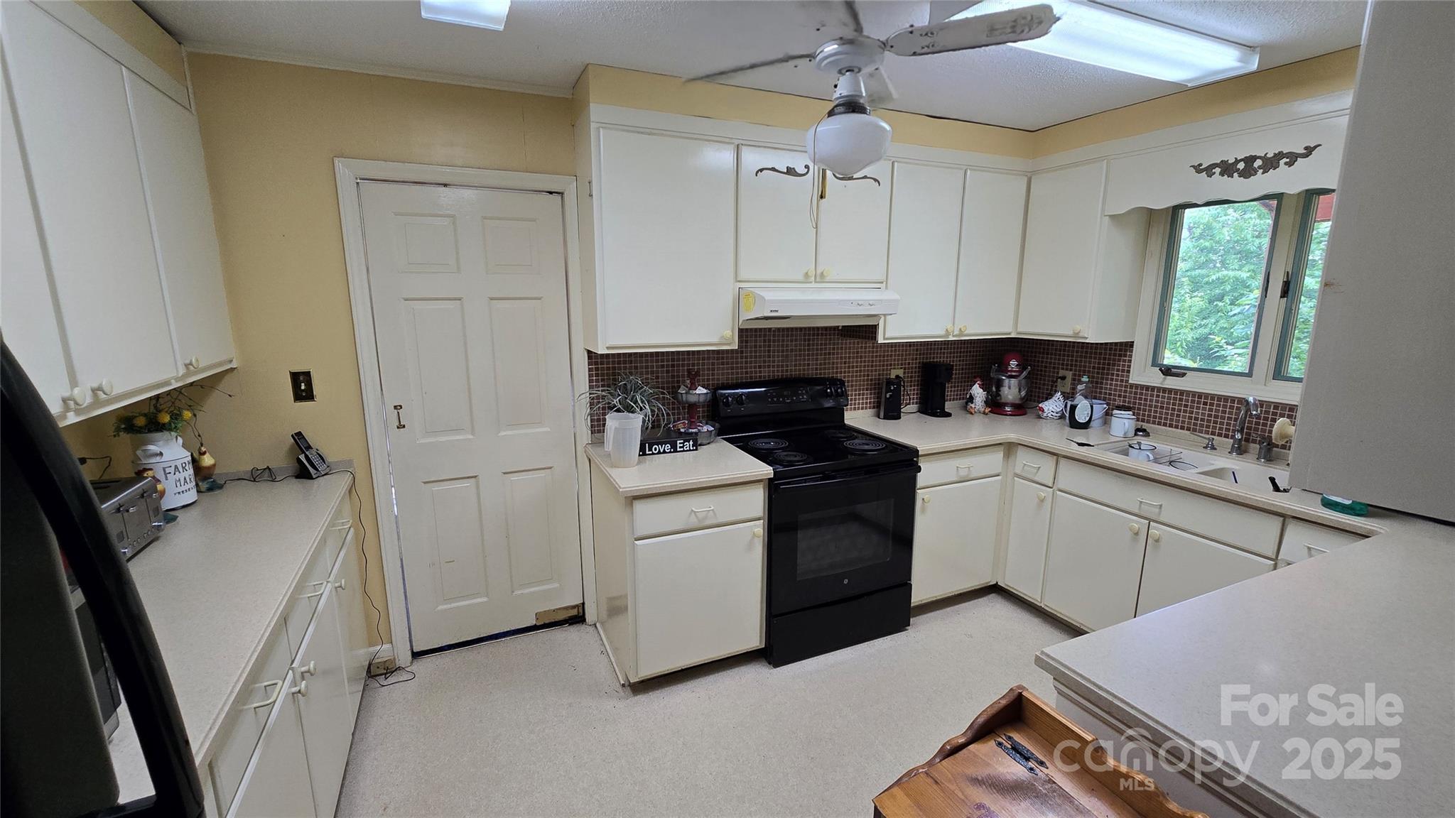 2285 Tarheel Place