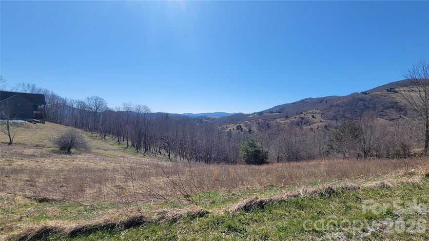 Monteagle lot for sale with west facing long range beautiful views in Banner Elk, NC. Homesite is located in the gated community of Monteagle. Lot is front to back sloping but very manageable. You can either do a basement or a crawl space. Builder References upon request and has built in Monteagle.