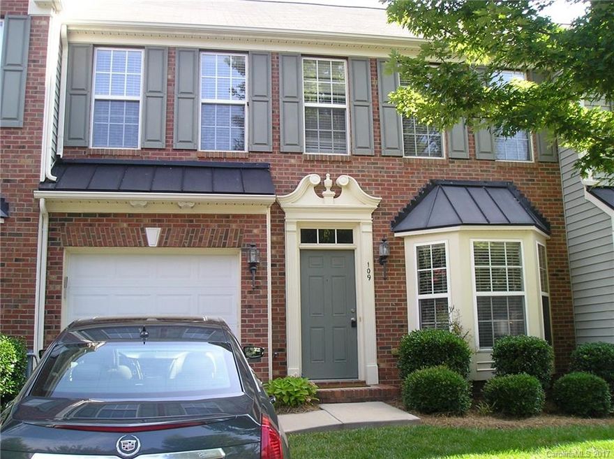 Townhome is in the Mooresville Graded School district with easy access to I-77, Charlotte, shopping, restaurants, the corp HQ's of Lowes' and Ingersol Rand, and Lake Norman, boating, swimming and fishing. The community features a pool and grounds maintenance. with the home having an enclosed patio.