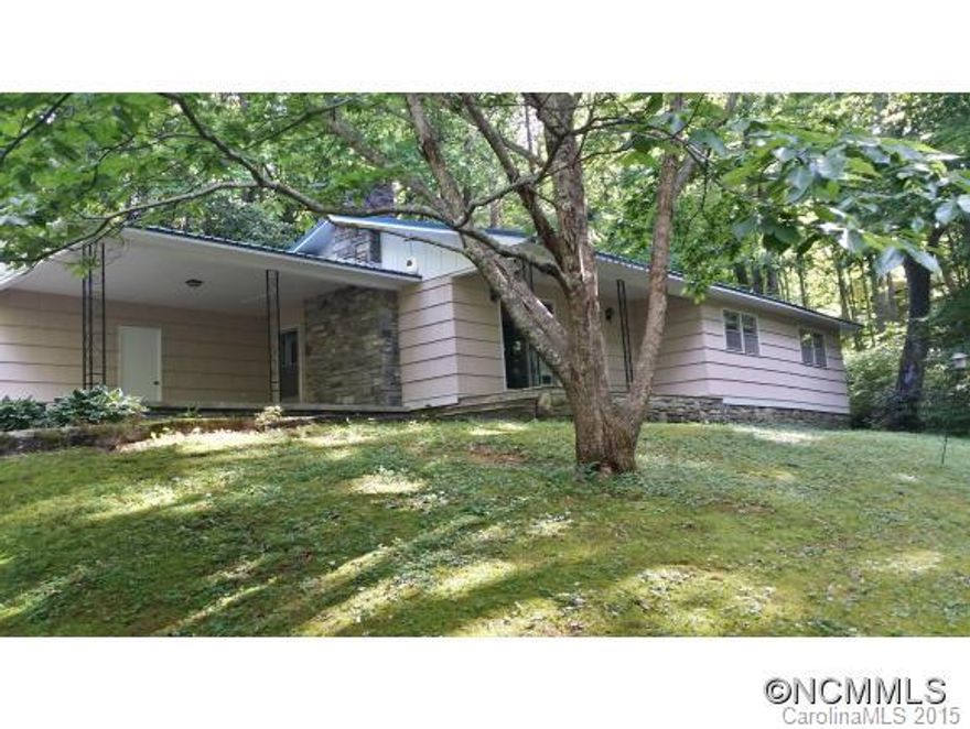 One level home on a nice wooded lot located just minutes to the Town of Maggie Valley. Home offers large rooms, open kitchen with breakfast bar,nice stone firplace, and 3 bedrooms/2 baths. Original wood floors in all the bedrooms and hallway. Large covered front patio and views of the wooded surroundings and native flora. Newer metal roof and low maintenance asbestos siding. Home needs some updates, but is priced accordingly.