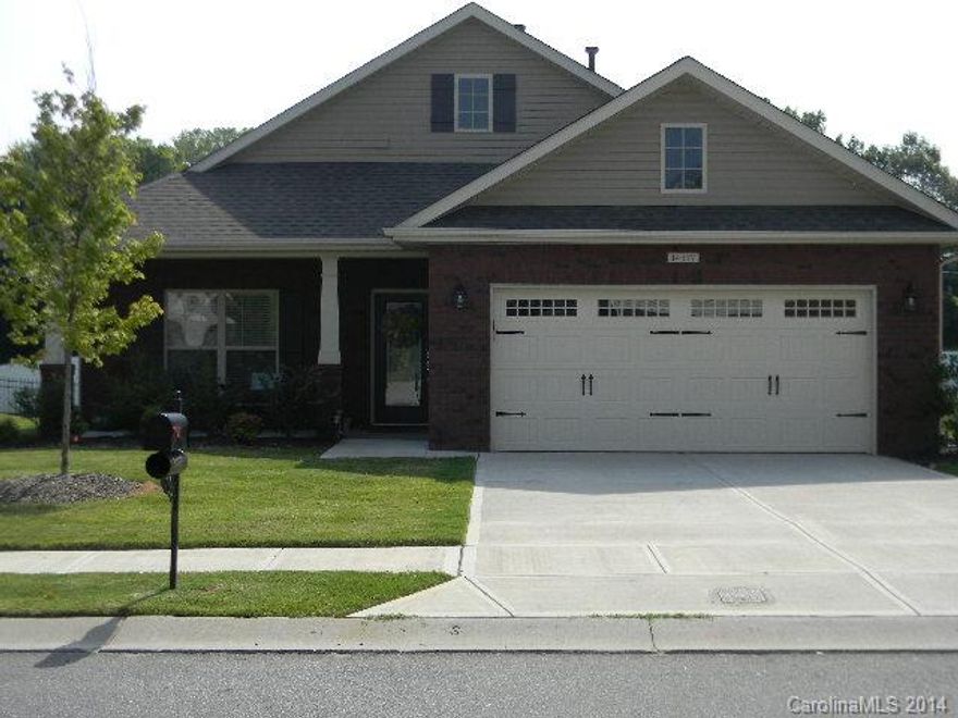 Gorgeous like new ranch. Shows like a model. Open floor plan in quite, convenient neighborhood. Vaulted great room. Lg master suite with tray ceiling and luxurious bath, dual vanity, separate shower and garden tub and water closet. Granite counter tops in kitchen and baths. Beautiful expanded patio, partially covered for multi season enjoyment. Short dist to I77/ I485 easy to downtown Charlotte, airport. 5 mins to Rivergate Shopping Center, many restaurants/stores. 15 mins to new Tanger Outlets.