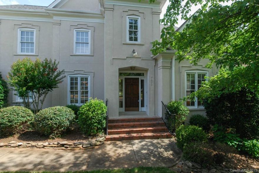 Gorgeous Beverly Crest master down plan with tons of updates! What buyer doesn't want great location, community with amenities and A+ schools? Fab kitchen  w custom cabs, granite & high end appliances. Open floor plan has lots of natural light & site finished hardwoods. All bedrooms w direct access to full bath. 3 full baths renovated in 2013, all w ceramic tile & granite, Roof < 5yrs old. Private backyard.  Walk to CATS bus stop to uptown. Conveniences galore. Quick move in.