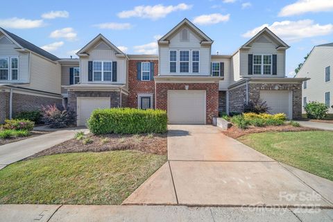 2452 Royal York Avenue Charlotte NC 28210