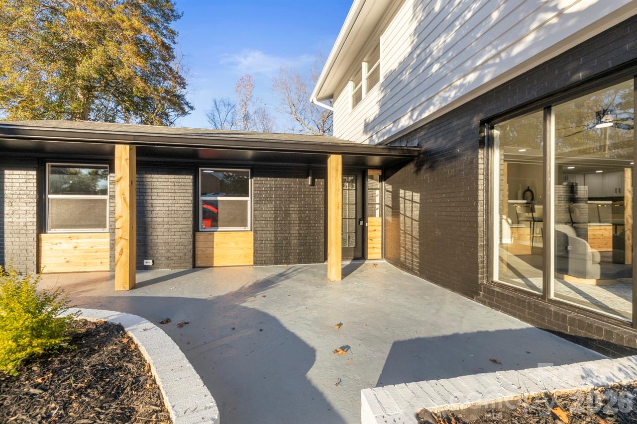 335 Eastcliff Drive SE