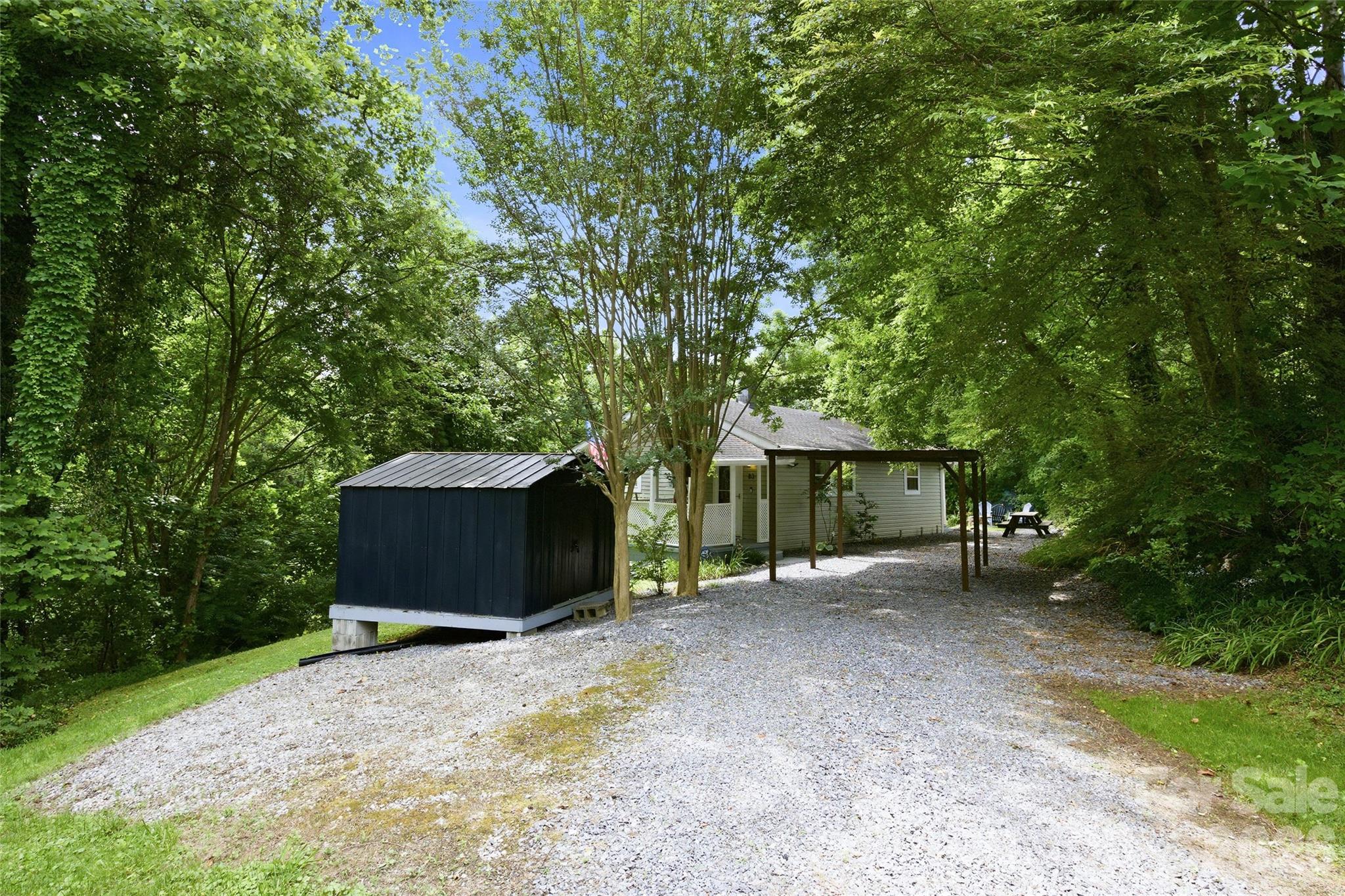 83 E View Street