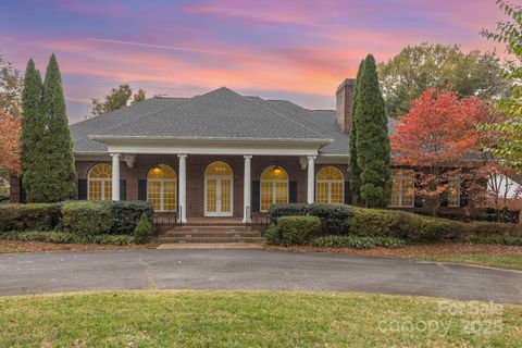 Photo of 811 14th Avenue NW, Hickory, NC 28601 (MLS # 4320300)