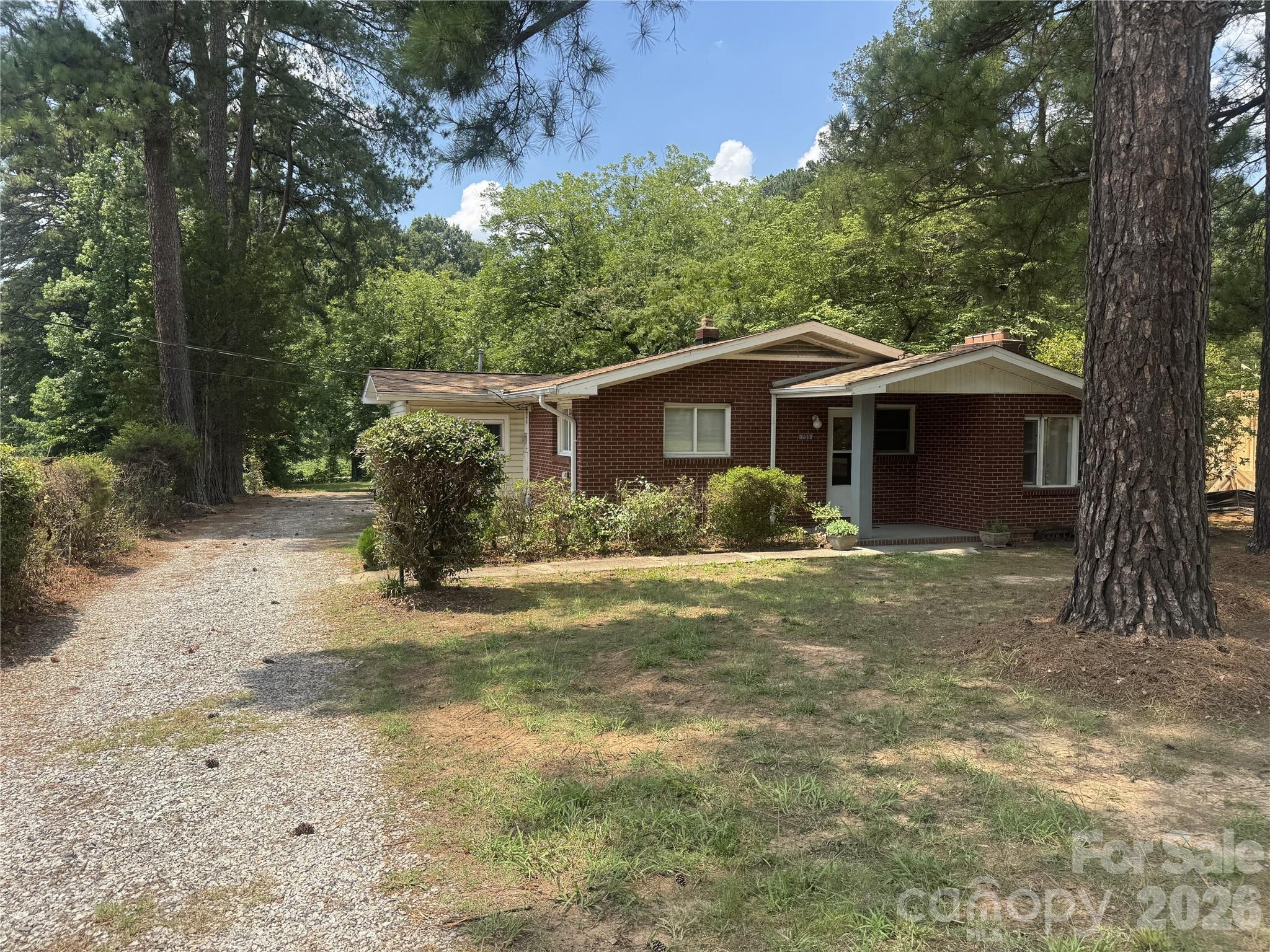 709 Sunset Drive