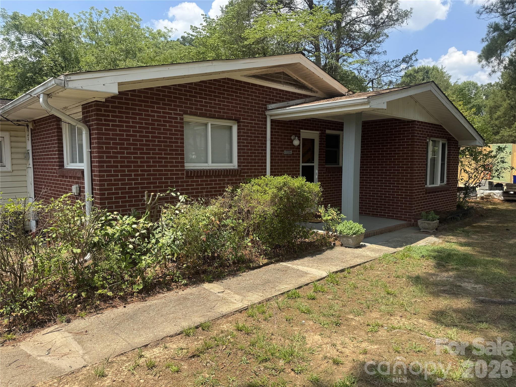 709 Sunset Drive