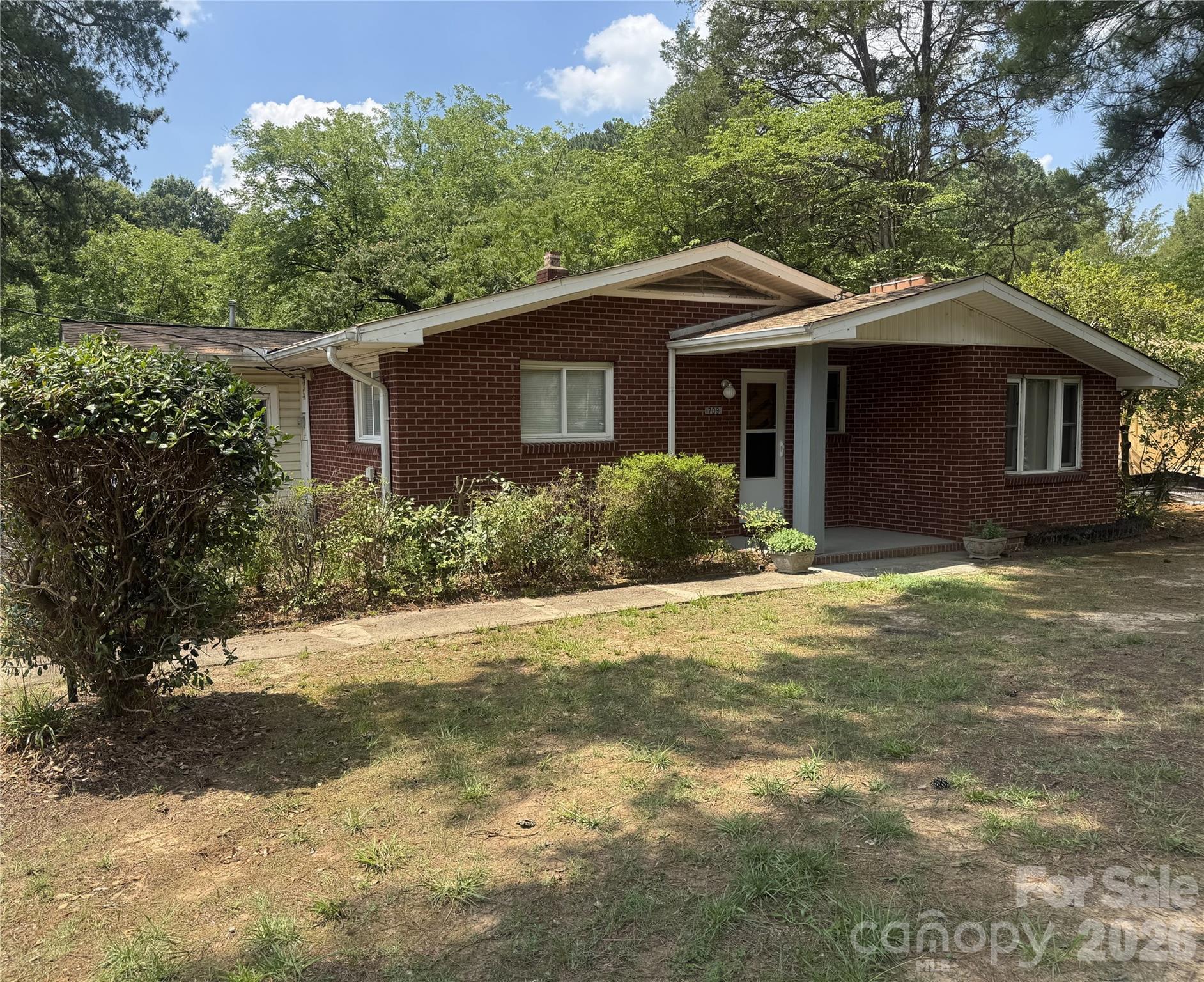 709 Sunset Drive