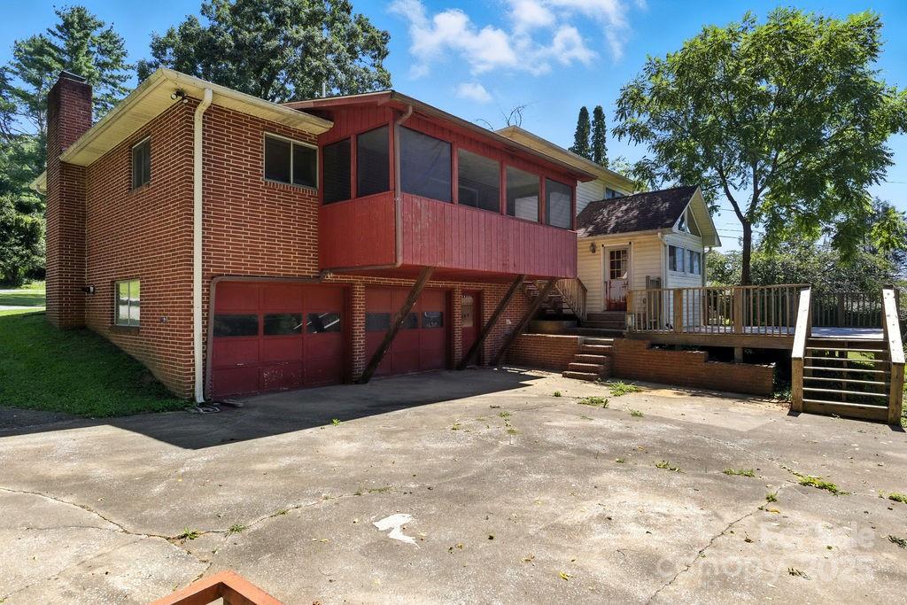 Hendersonville, North Carolina 28792, United States, 4 Bedrooms Bedrooms, ,3 BathroomsBathrooms,Residential,Active,173795