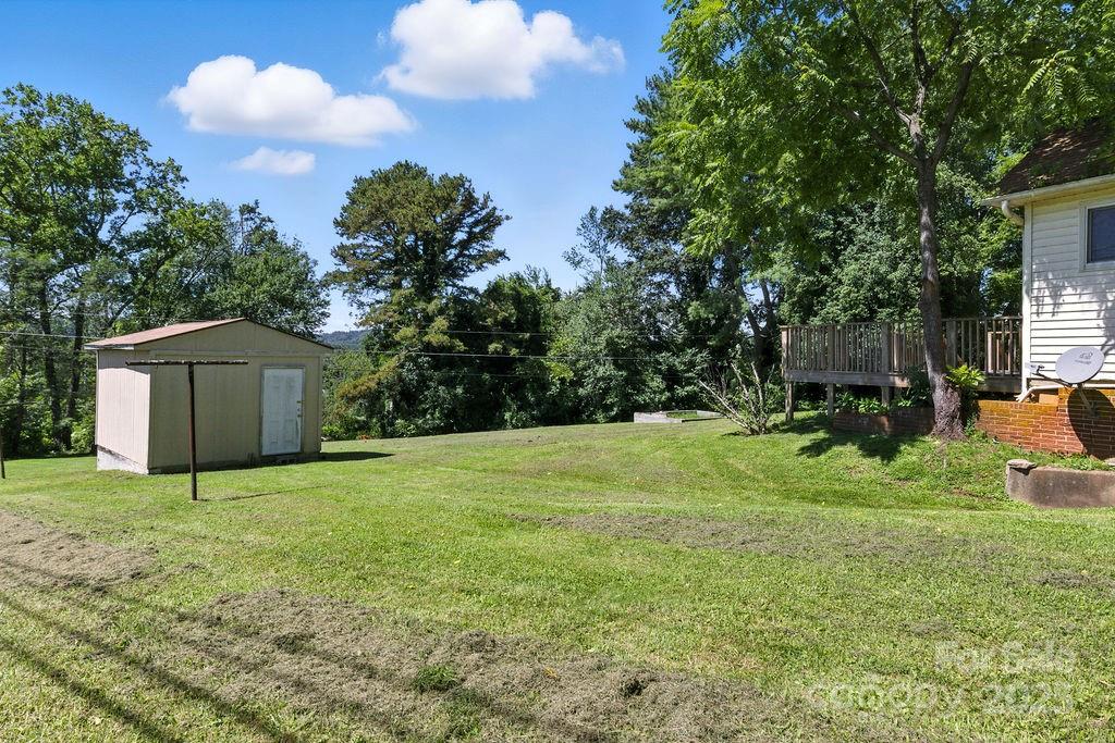 Hendersonville, North Carolina 28792, United States, 4 Bedrooms Bedrooms, ,3 BathroomsBathrooms,Residential,Active,173795