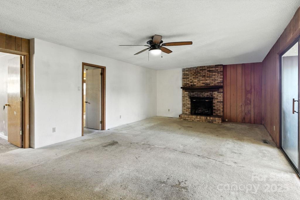 Hendersonville, North Carolina 28792, United States, 4 Bedrooms Bedrooms, ,3 BathroomsBathrooms,Residential,Active,173795