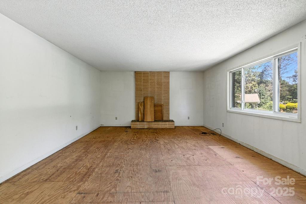 Hendersonville, North Carolina 28792, United States, 4 Bedrooms Bedrooms, ,3 BathroomsBathrooms,Residential,Active,173795