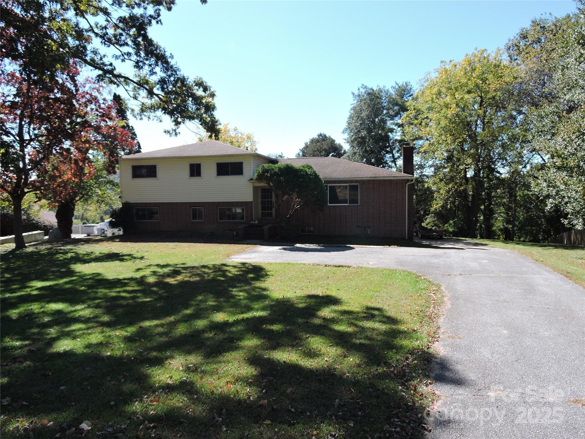 Hendersonville, North Carolina 28792, United States, 4 Bedrooms Bedrooms, ,3 BathroomsBathrooms,Residential,Active,173795 Hendersonville, North Carolina 28792, United States, 4 Bedrooms Bedrooms, ,3 BathroomsBathrooms,Residential,Active,173795