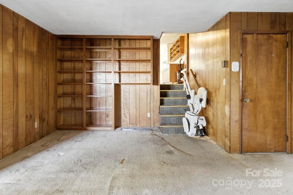 Hendersonville, North Carolina 28792, United States, 4 Bedrooms Bedrooms, ,3 BathroomsBathrooms,Residential,Active,173795