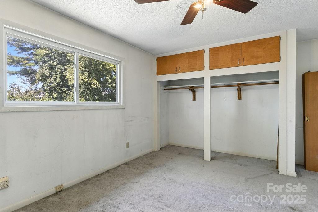 Hendersonville, North Carolina 28792, United States, 4 Bedrooms Bedrooms, ,3 BathroomsBathrooms,Residential,Active,173795