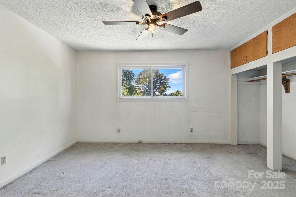 Hendersonville, North Carolina 28792, United States, 4 Bedrooms Bedrooms, ,3 BathroomsBathrooms,Residential,Active,173795