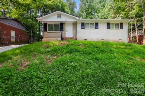 Photo of 301 Edgegreen Drive, Charlotte, NC 28217 (MLS # 4433328)