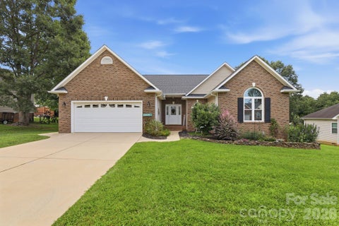 Photo of 2918 24th Street Drive NE, Hickory, NC 28601 (MLS # 4414782)