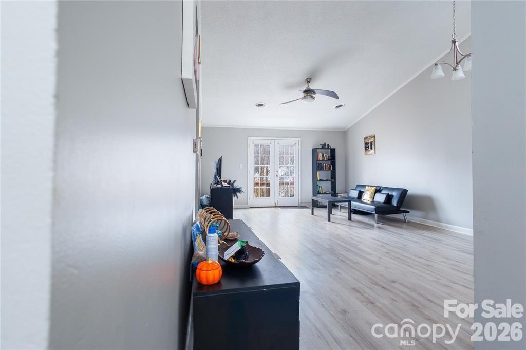 1300 Larchmont Place 810