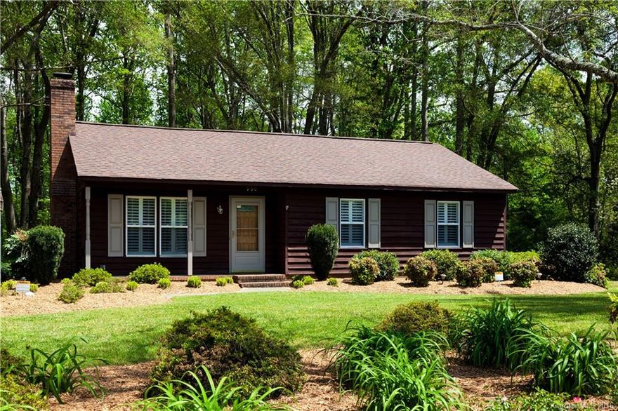 Cozy 3BR/2BA home situated on the perfect 1 acre lot. Neat as can be! Granite counters, freshly painted interior, newer ceiling fans, HVAC 2 years old, mature landscaping, two storage areas, large deck, No city taxes!! This one won't last long!