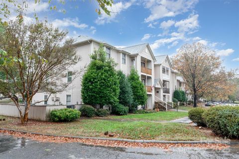 6166 Meadow Rose Lane Charlotte NC 28215