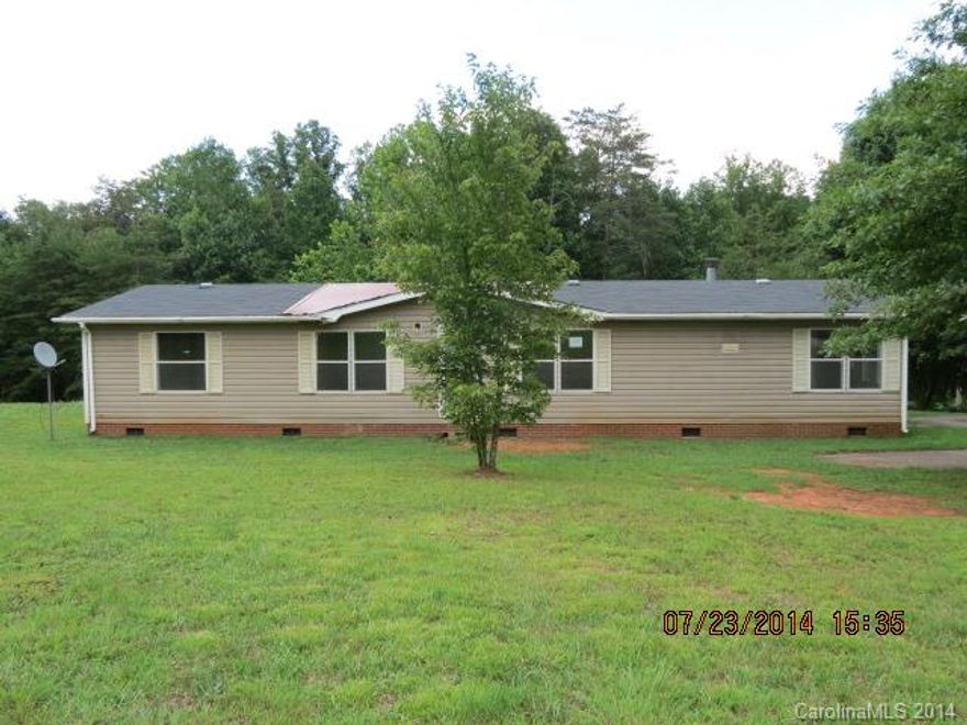 Quiet neighbor in 0.91 acres .Home sold as-is. REO . Property. 4.5% Buyer Premium charged buyer at closing. No contingencies accepted on TLB properties. Buyer responsible for utilities at inspection(water-only air-compression test allowed). $299 Webb Fee charged Buyer at closing.