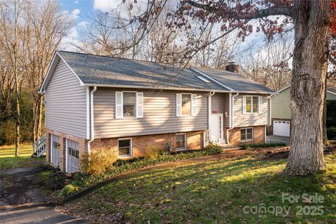 Photo of 2016 19th Avenue Circle NE, Hickory, NC 28601 (MLS # 4327522)