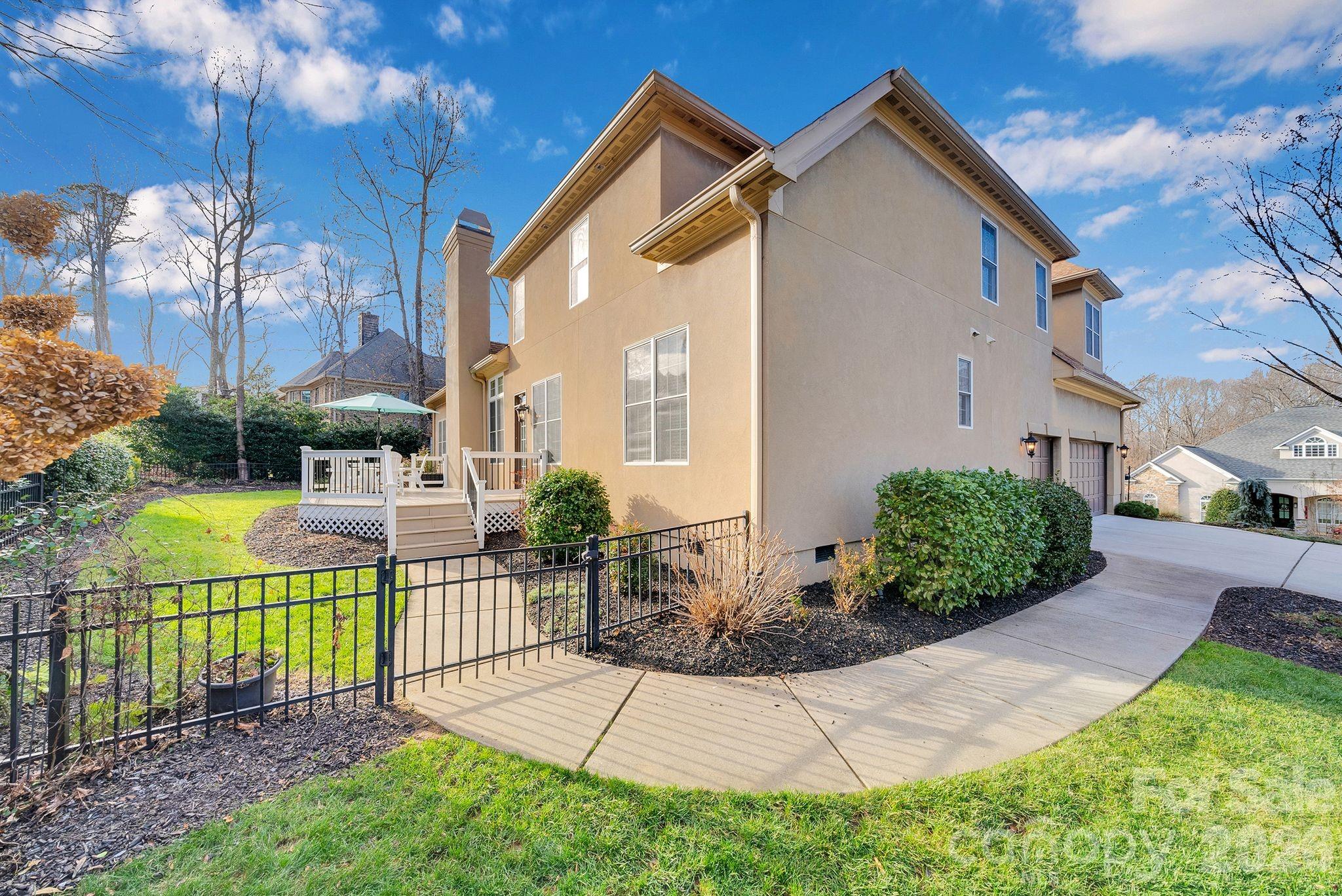 Treetops At Cowans Ford - Residential