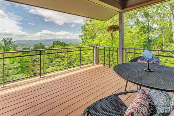24 WESTHAVEN DR, ASHEVILLE, NC 28804 - Image fc2ae7620a3e0e4c90b14d6d38371fc8/1932134183