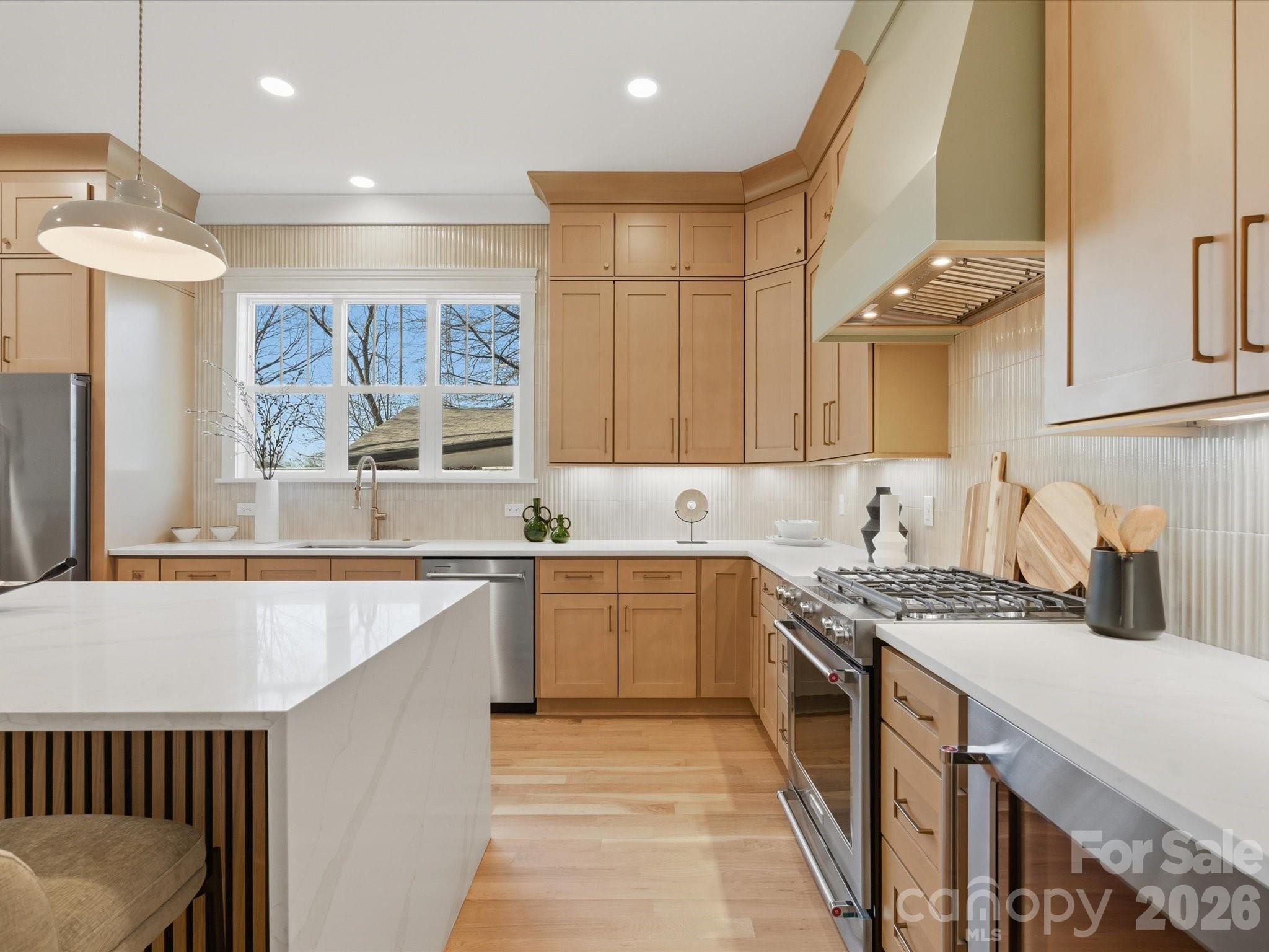 433 W Peterson Drive