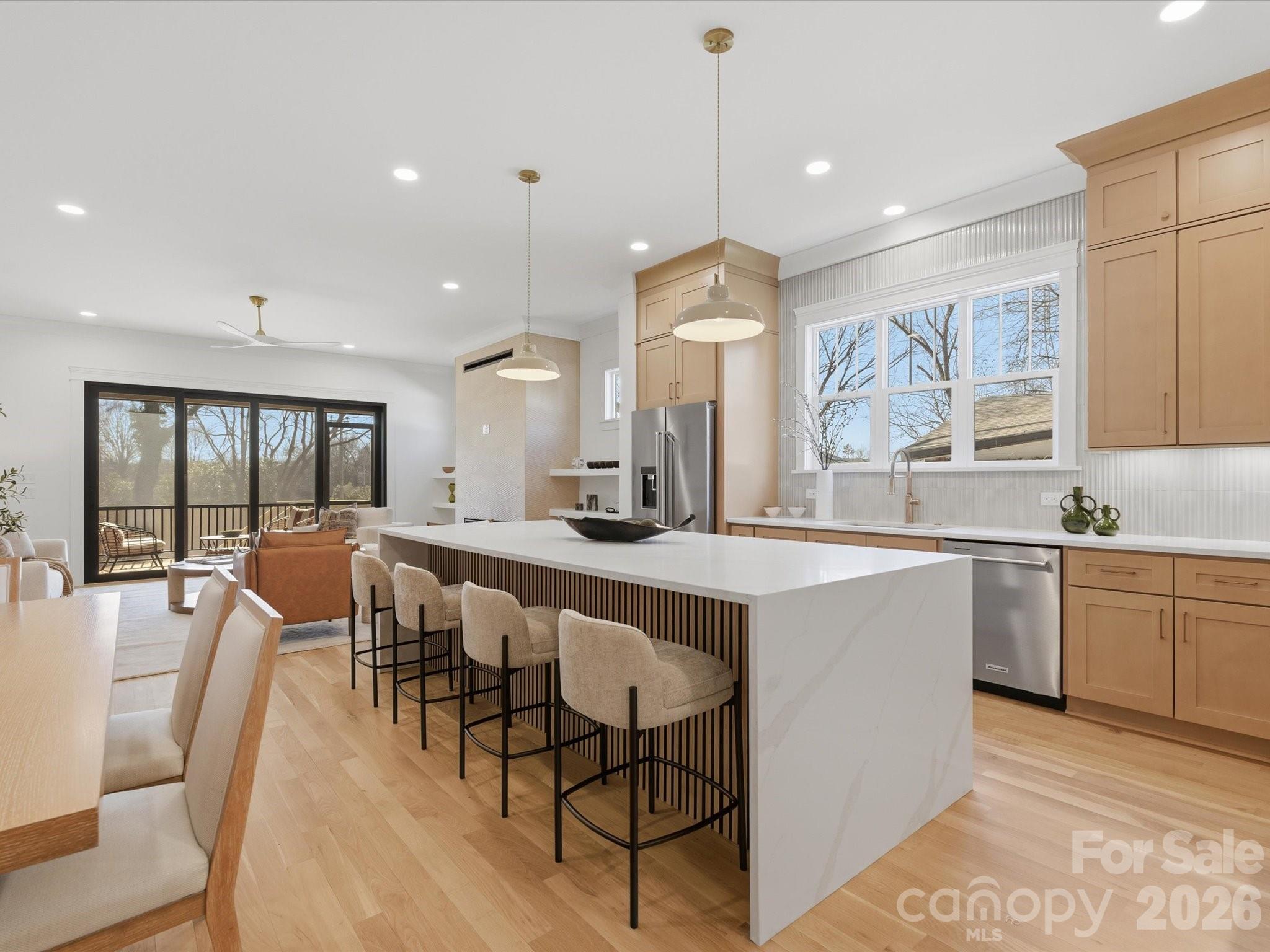 433 W Peterson Drive