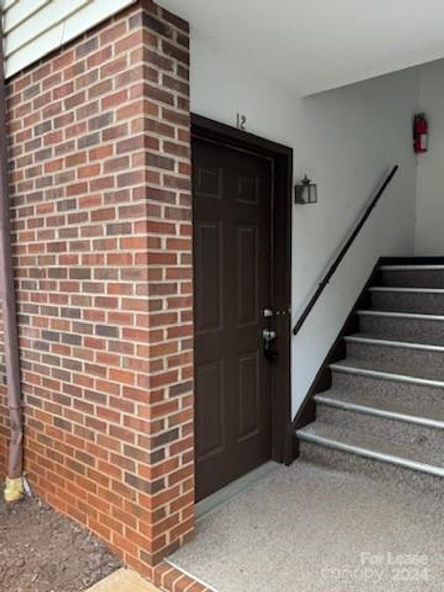 1 bedroom, 1 bath apartment in great location right off 321. Won't last long!