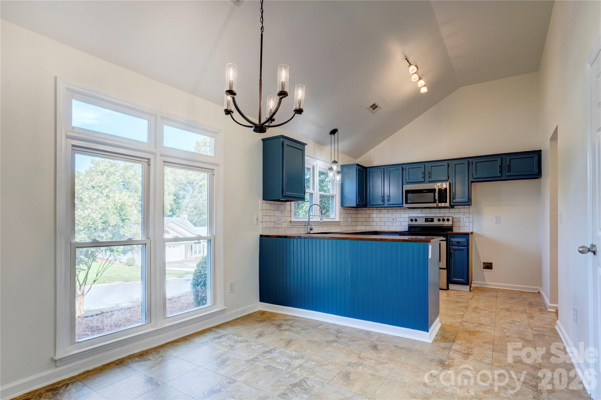 156 Edgewater Drive NW