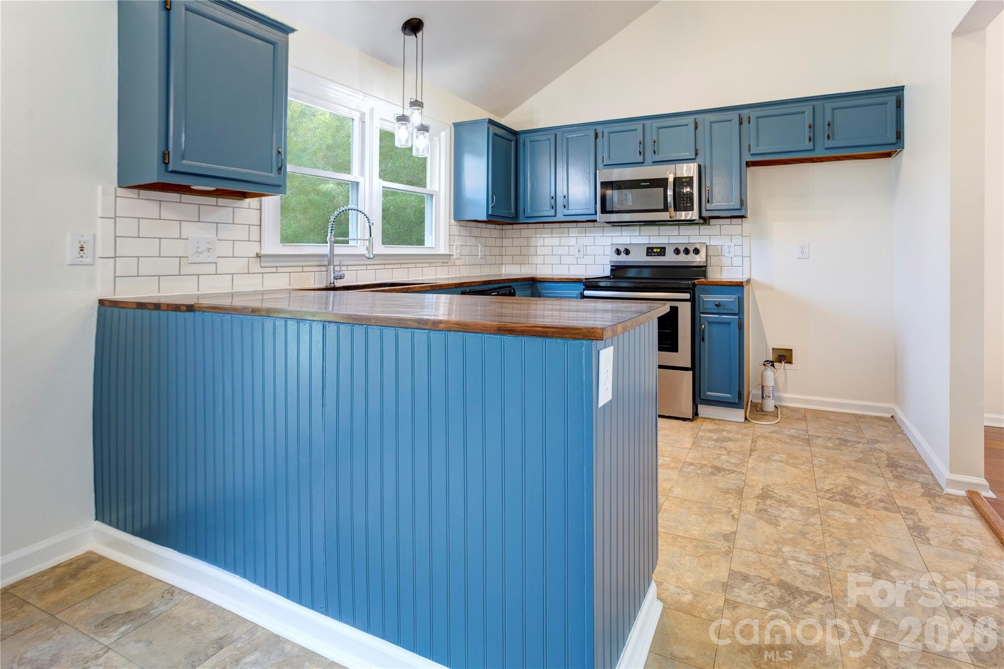 156 Edgewater Drive NW