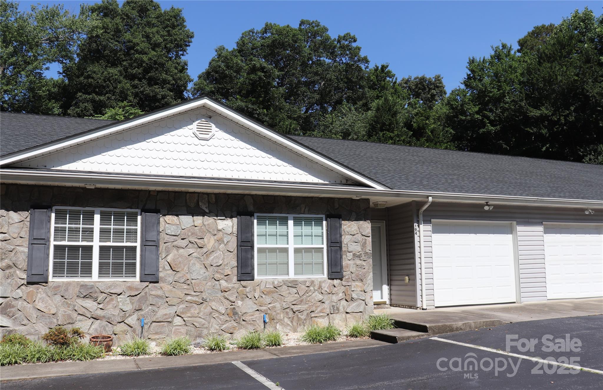 Meadowridge Creekside - Residential