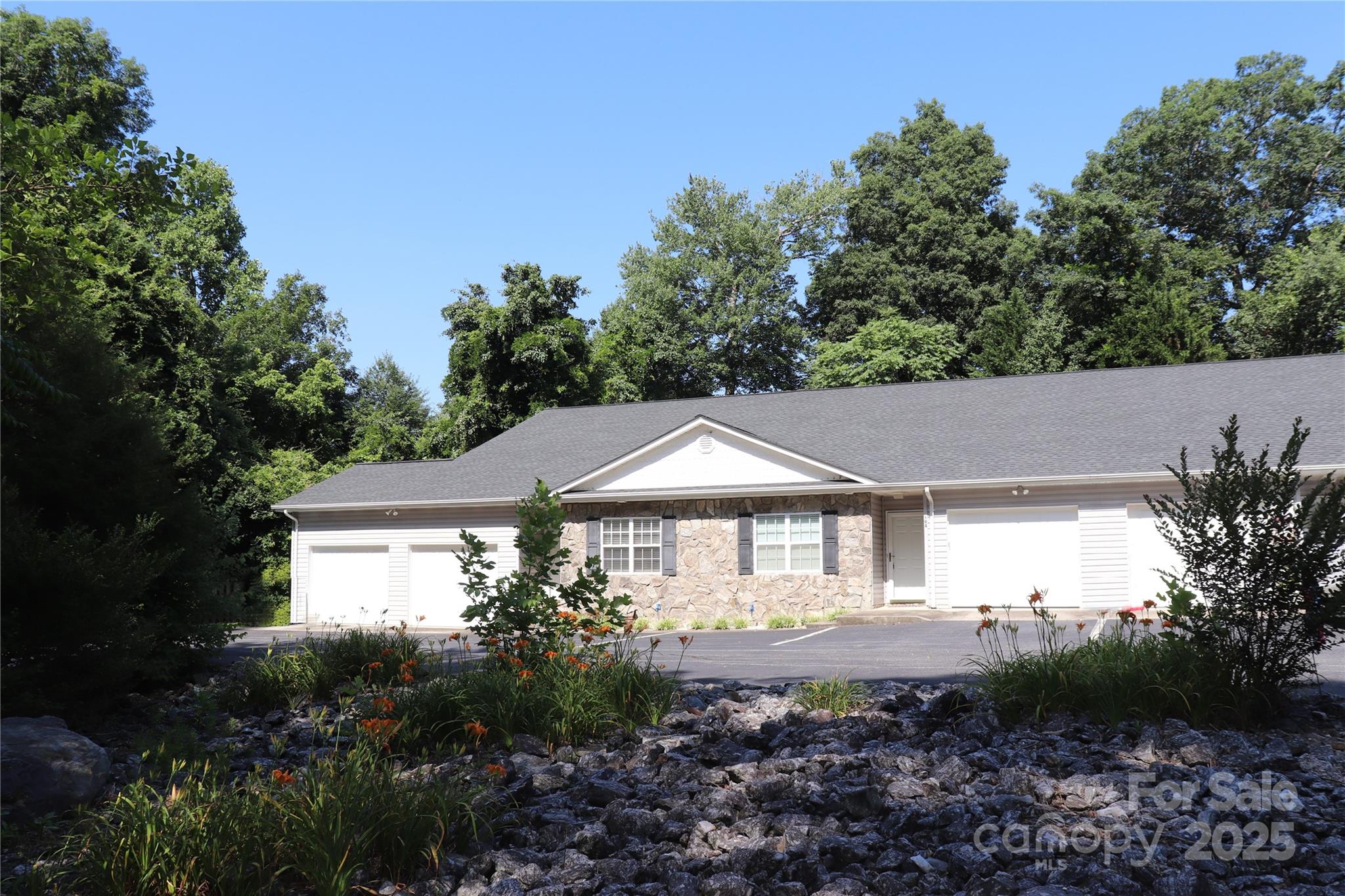 Meadowridge Creekside - Residential