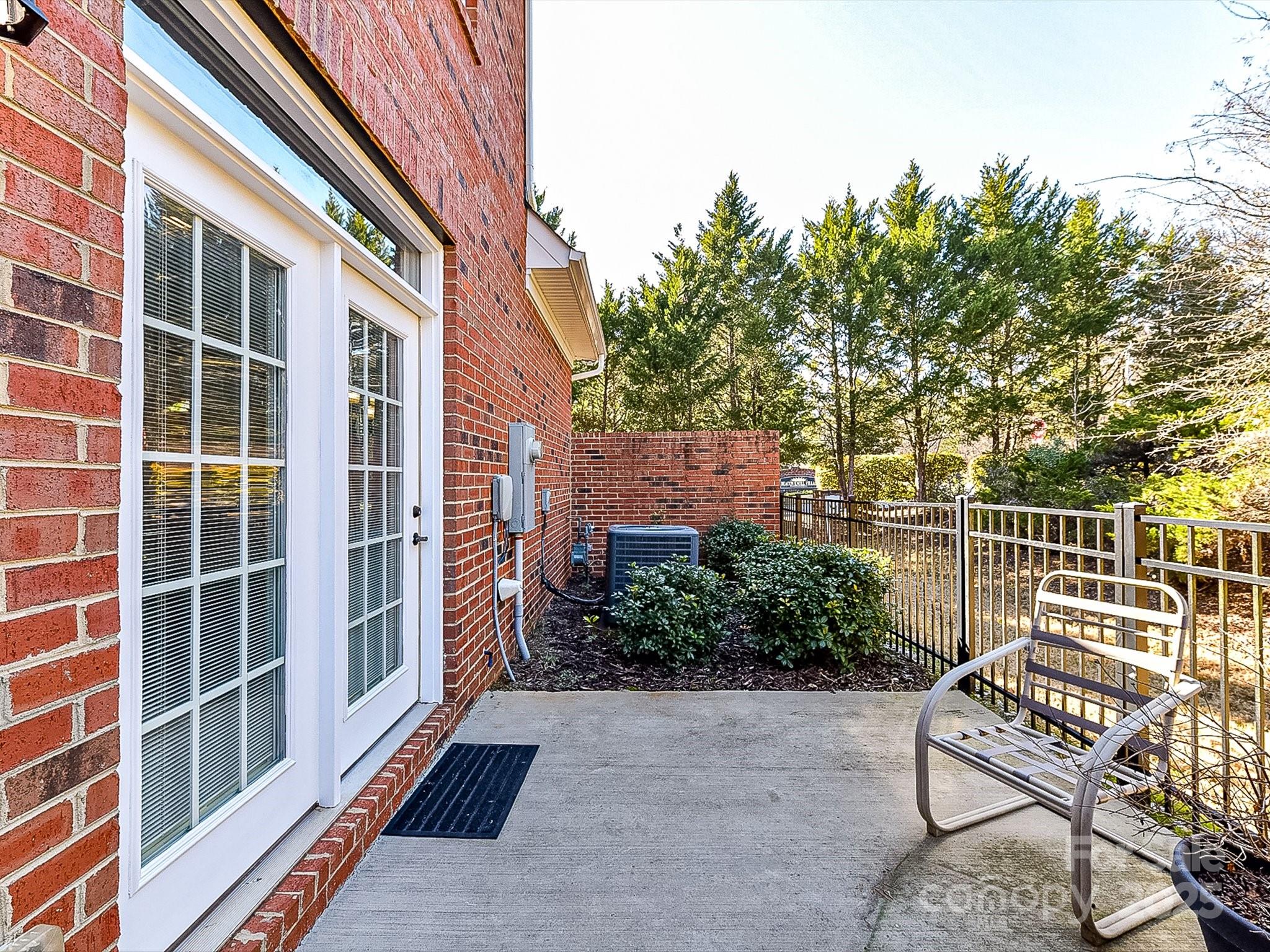 Beacon Knoll Villas - Residential