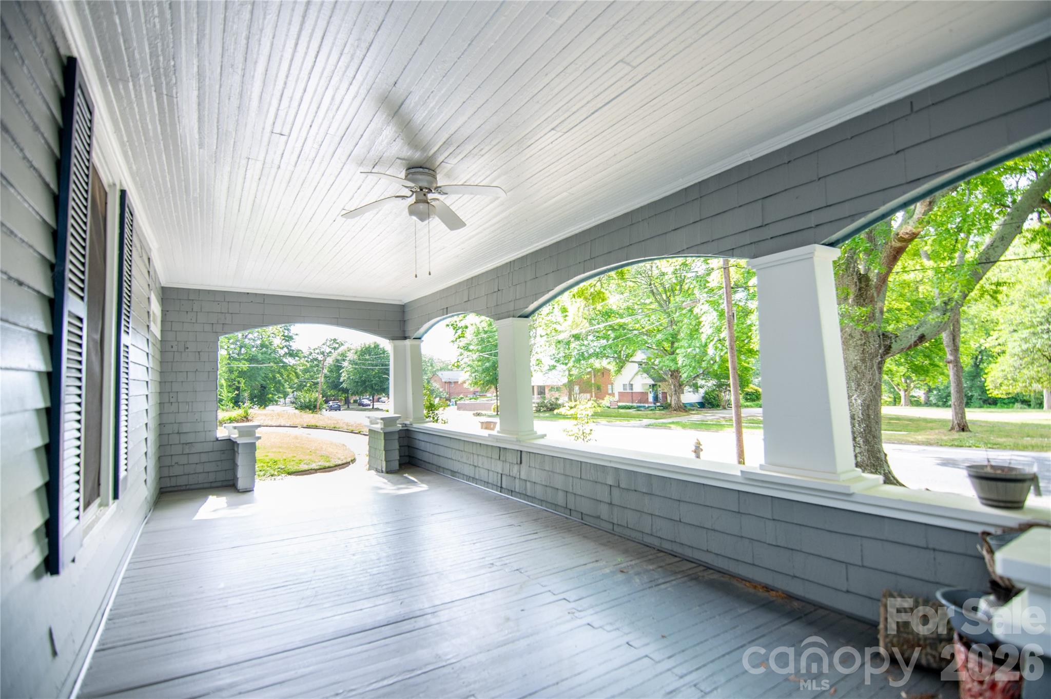 600 W Warren Street