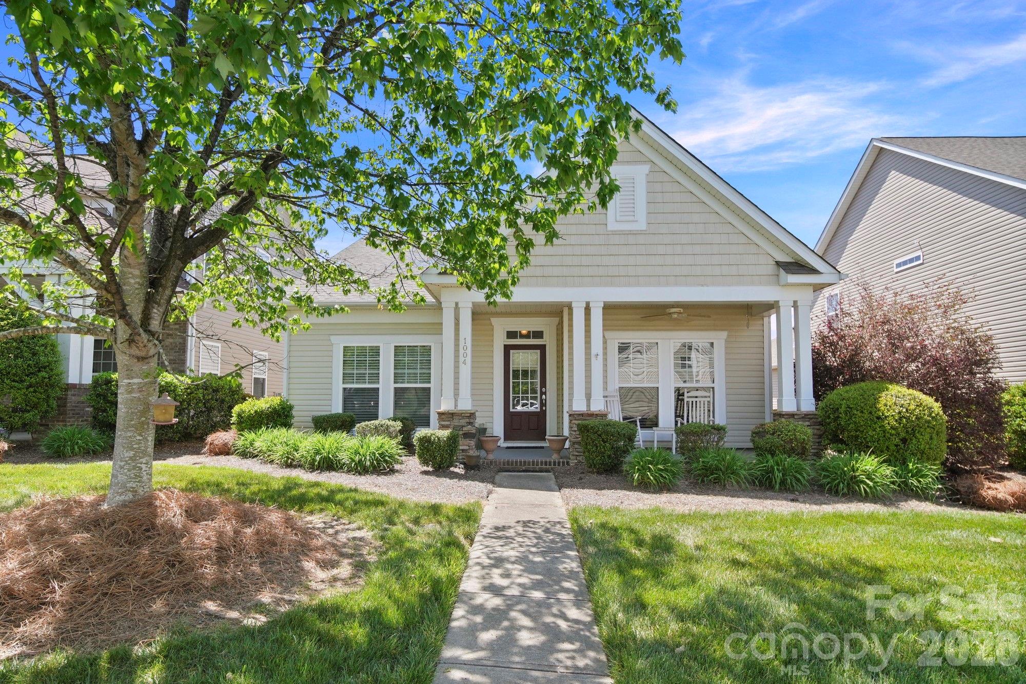 1004 Envoy Lane