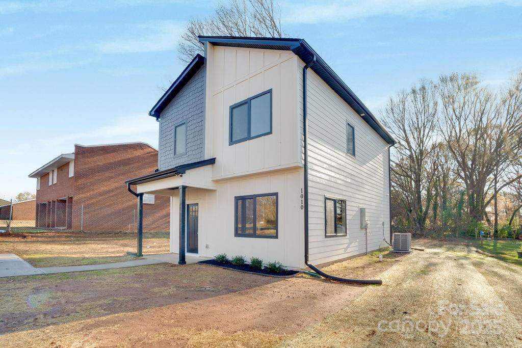 1010 E Lincoln Street